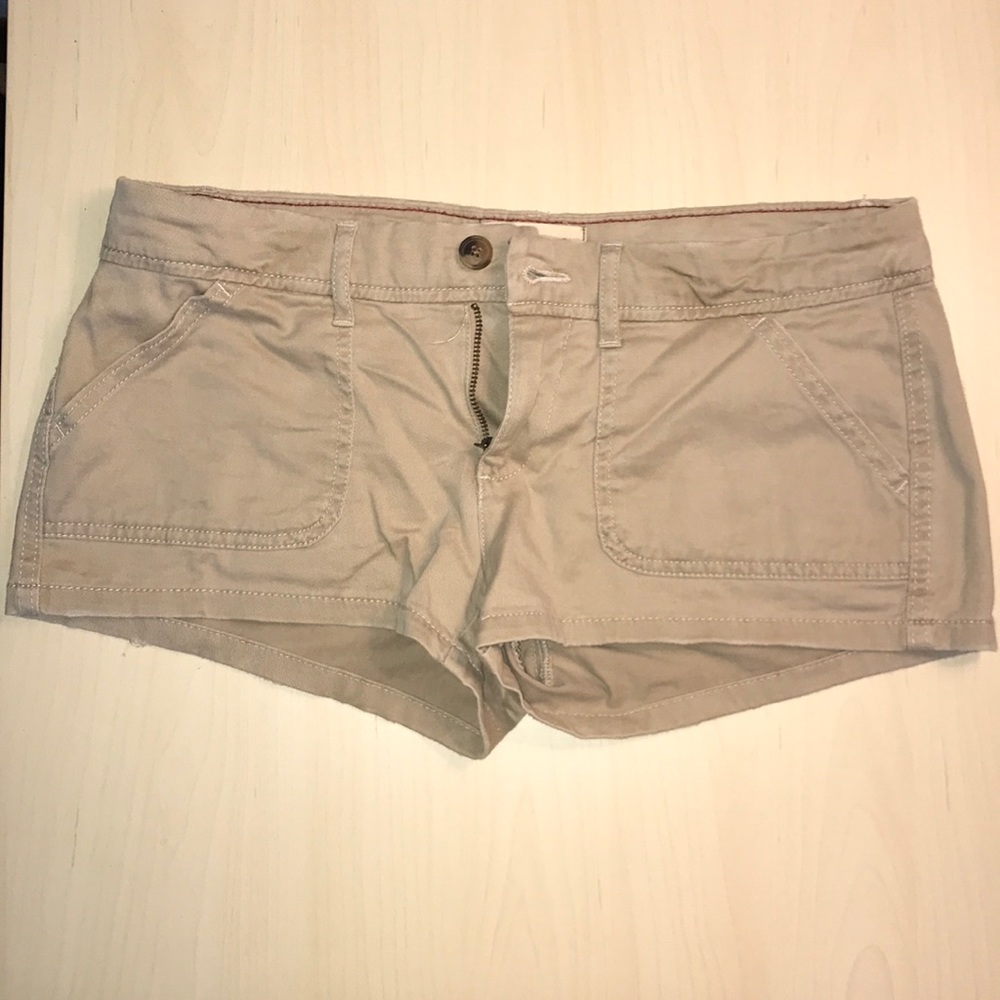 Khaki Hollister shorts